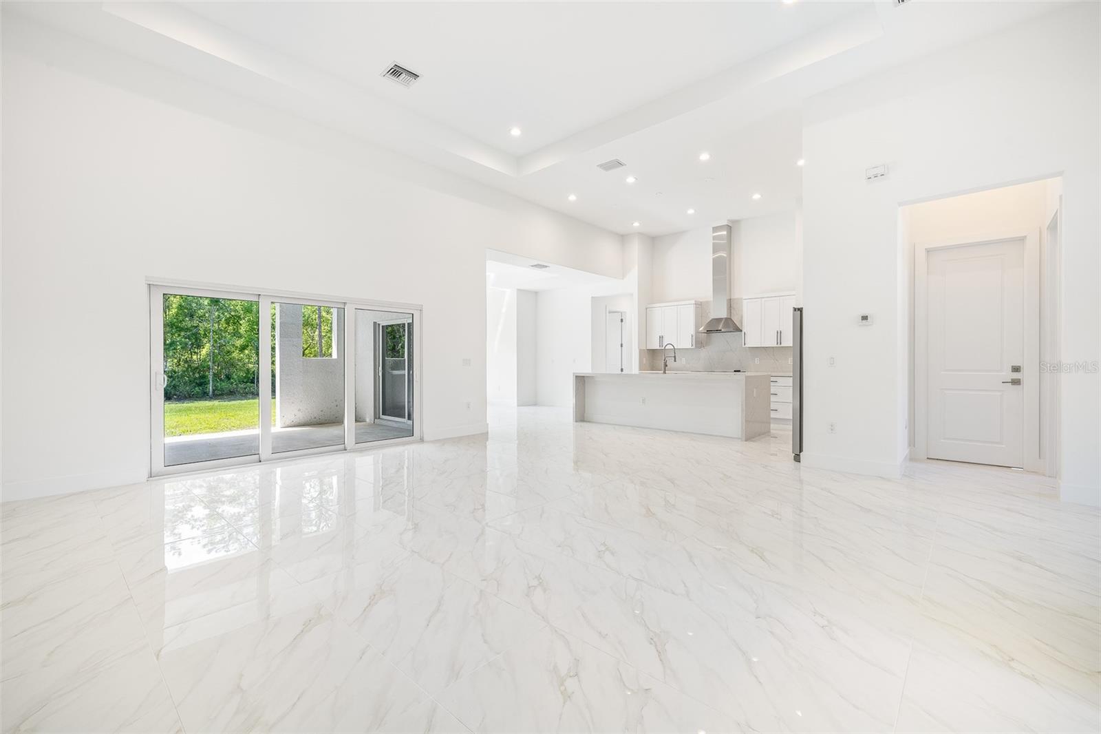 COUNTRY SIDE MANOR - Residential