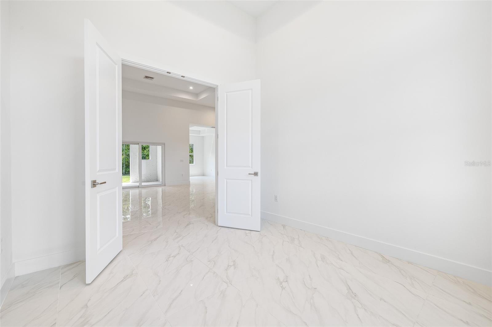 COUNTRY SIDE MANOR - Residential