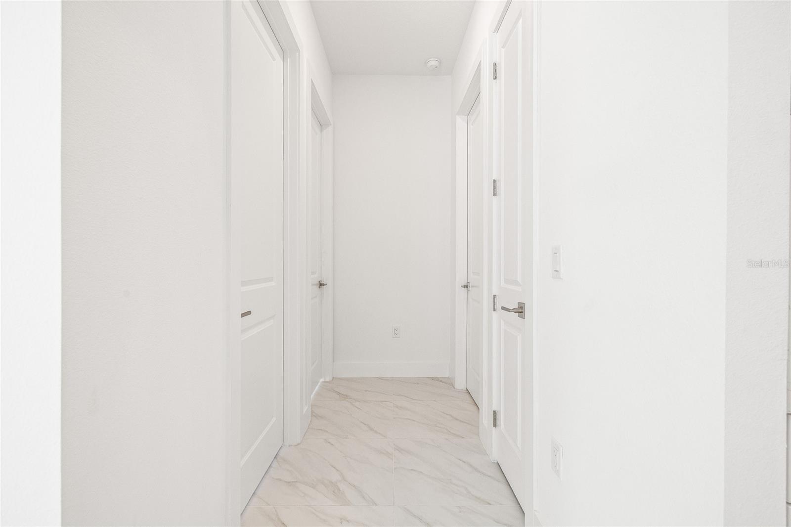 COUNTRY SIDE MANOR - Residential