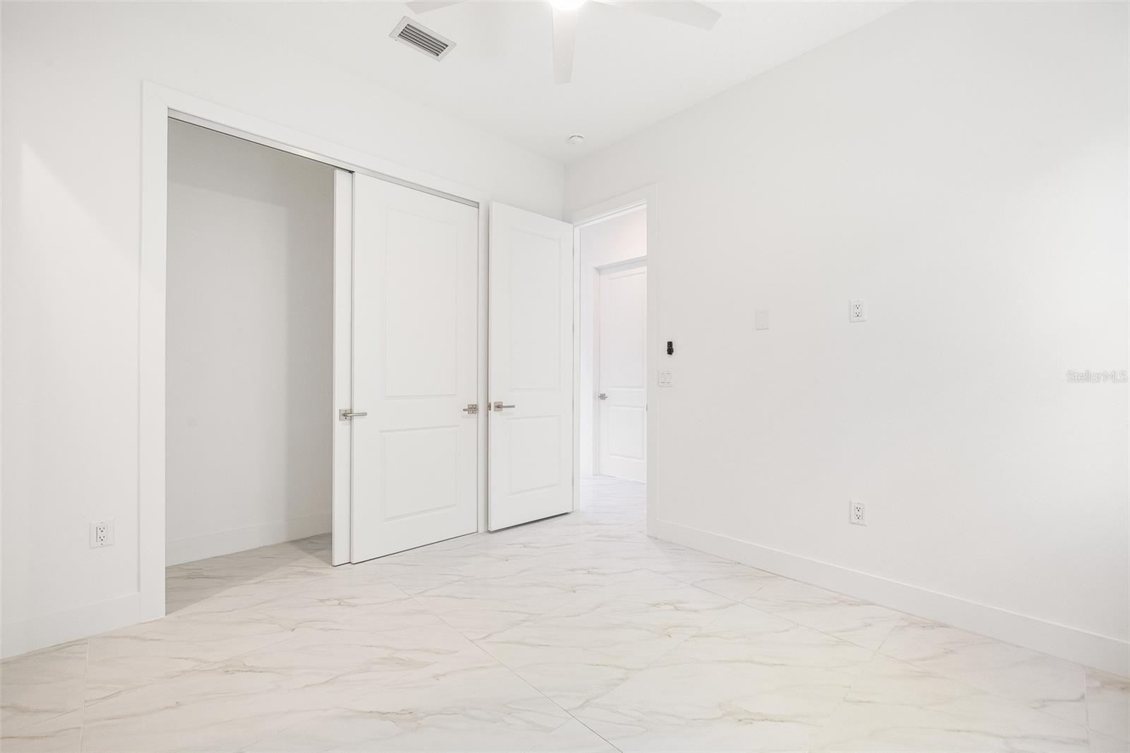 COUNTRY SIDE MANOR - Residential