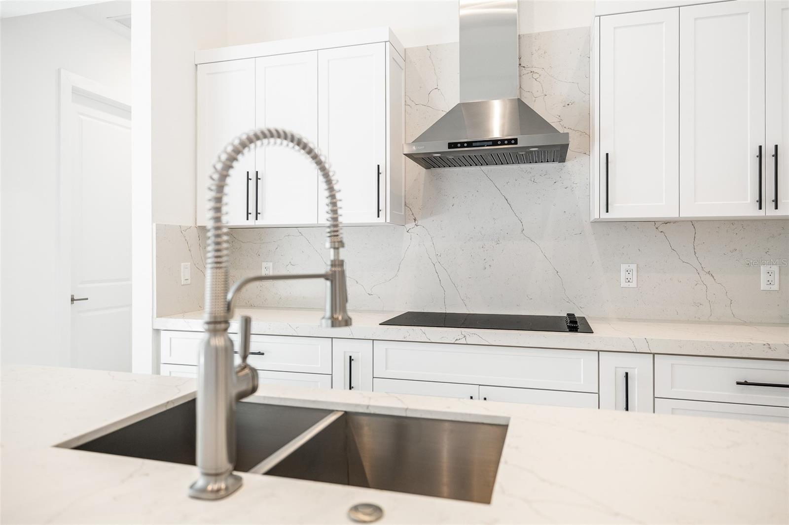 COUNTRY SIDE MANOR - Residential