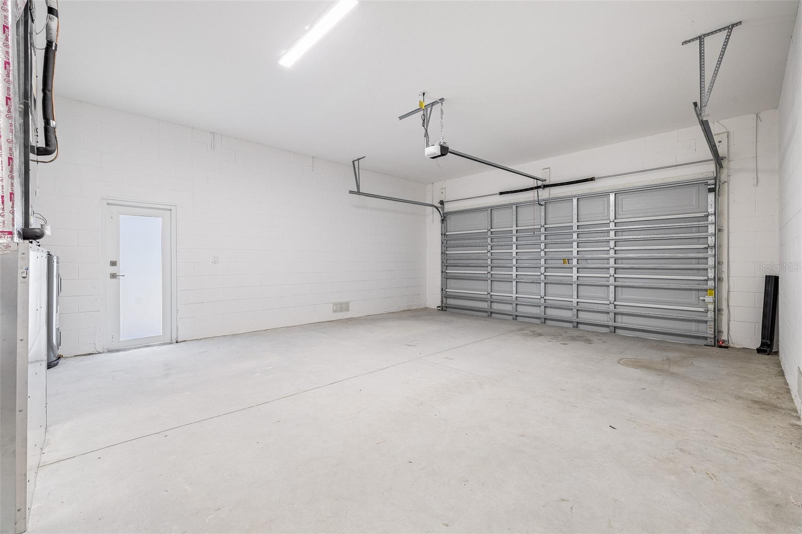 COUNTRY SIDE MANOR - Residential