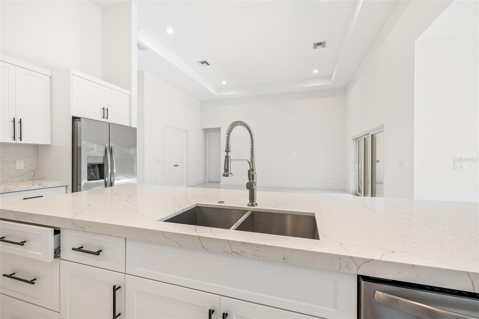 COUNTRY SIDE MANOR - Residential