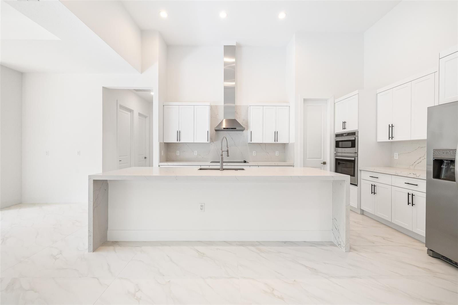 COUNTRY SIDE MANOR - Residential