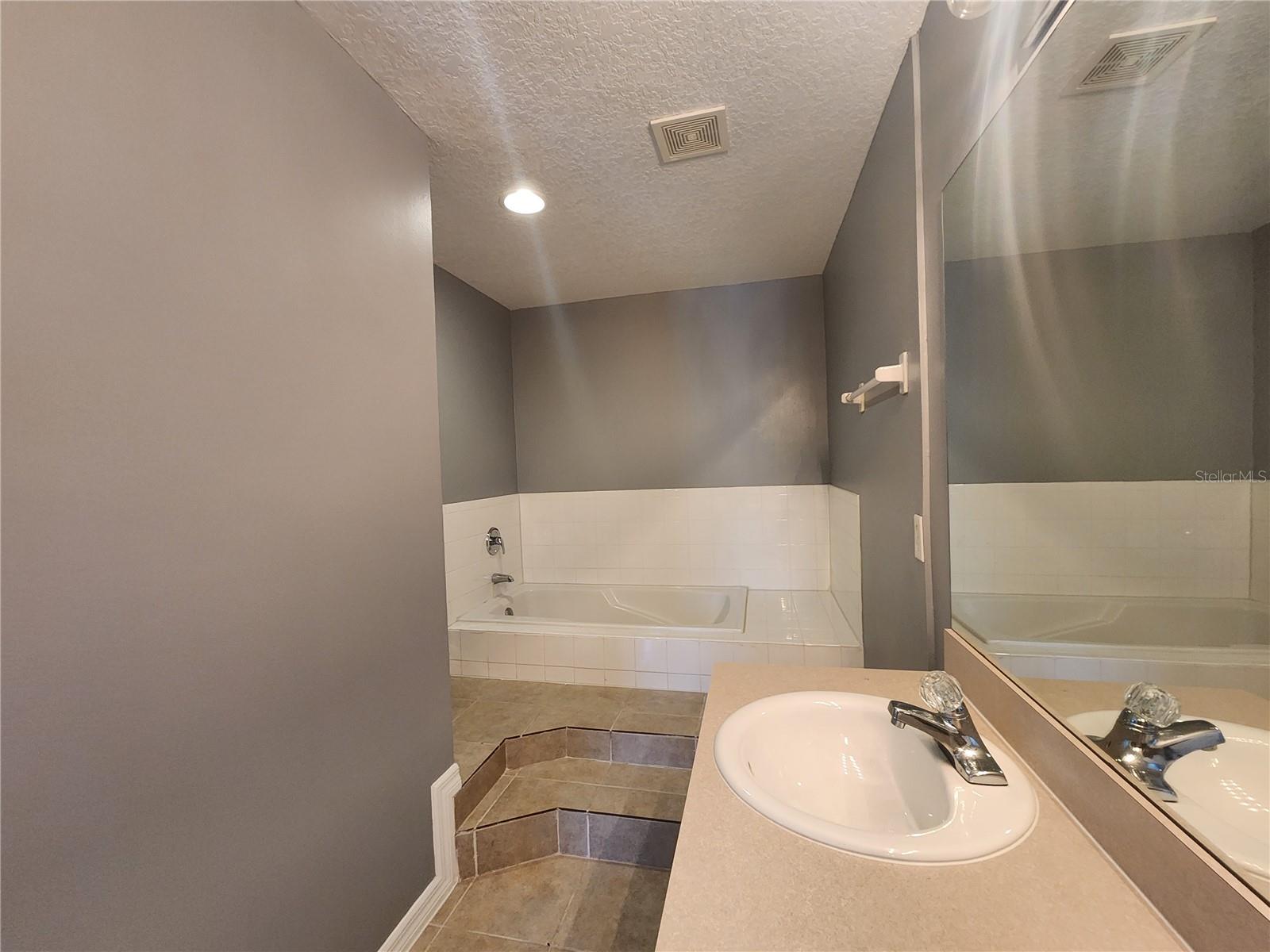 BIMINI BAY PH 2 - Residential Lease