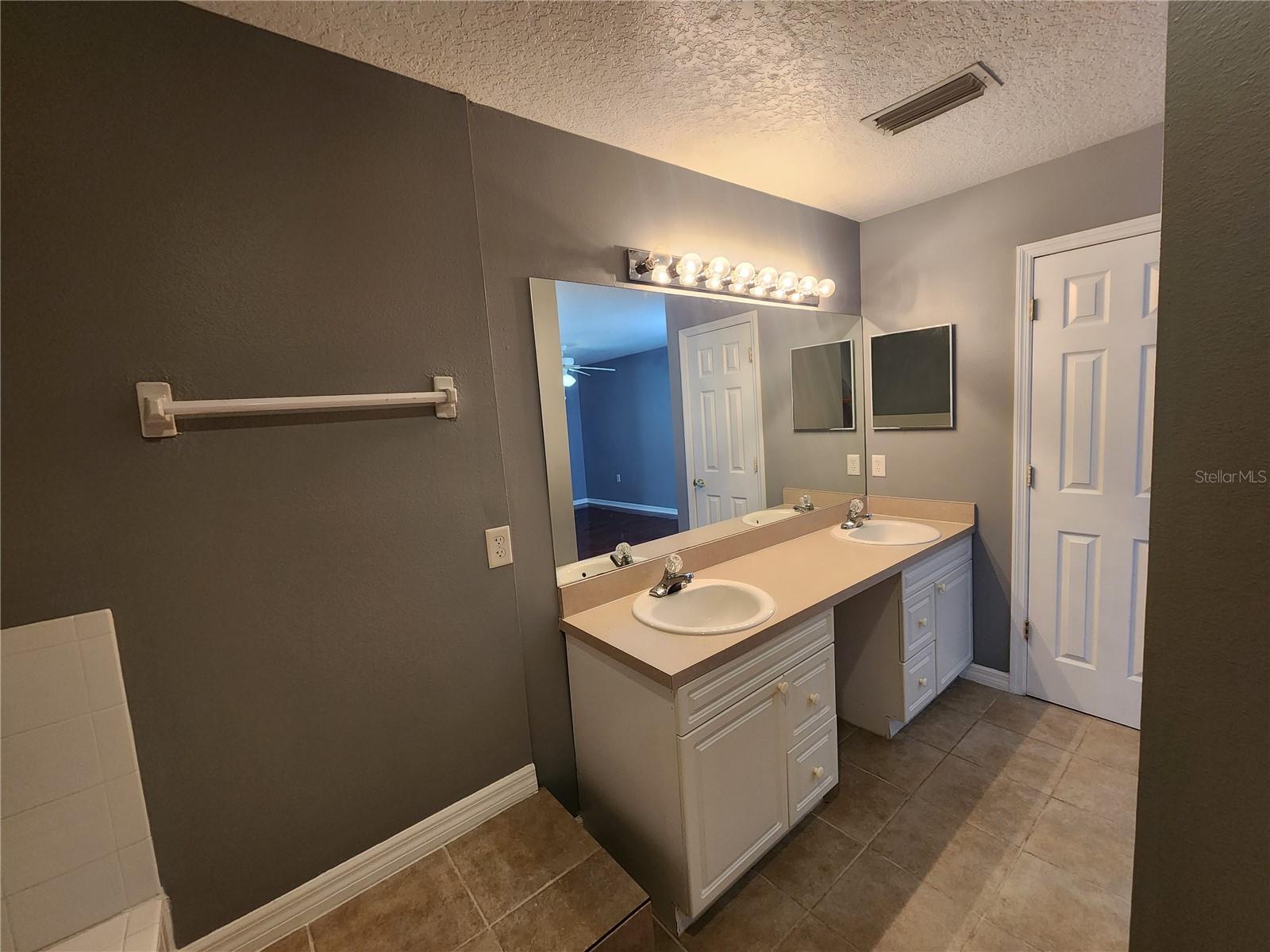 BIMINI BAY PH 2 - Residential Lease