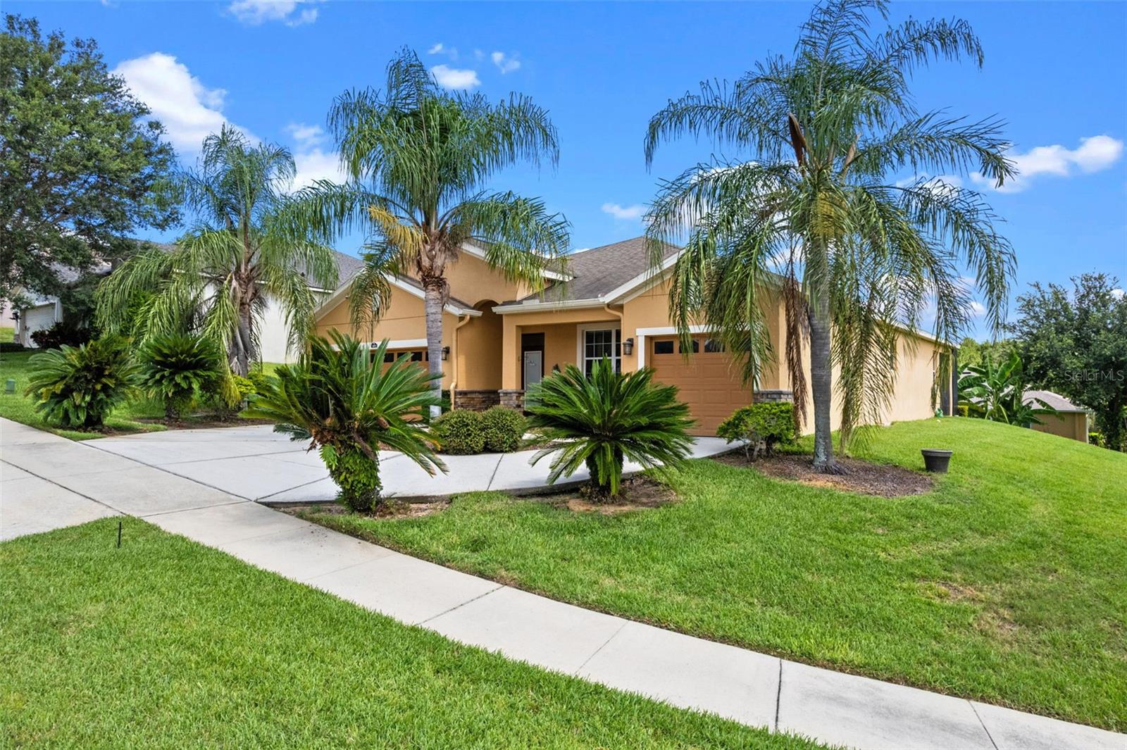 1892 SANDERLING DRIVE