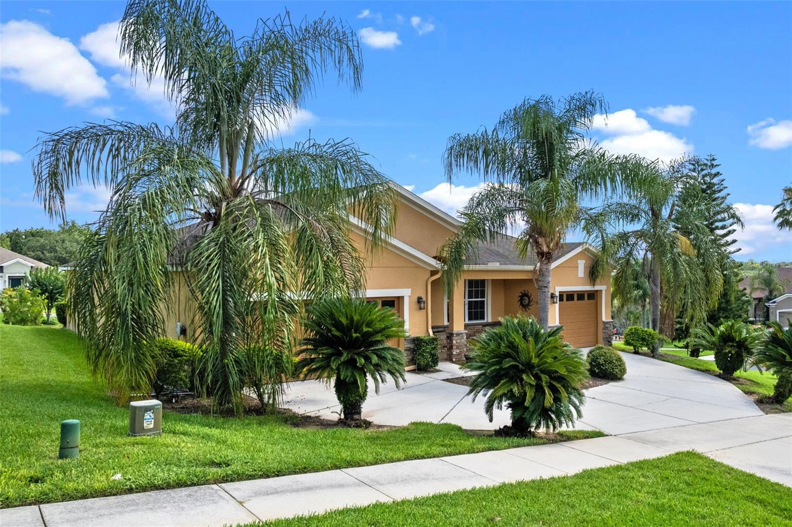 1892 SANDERLING DRIVE