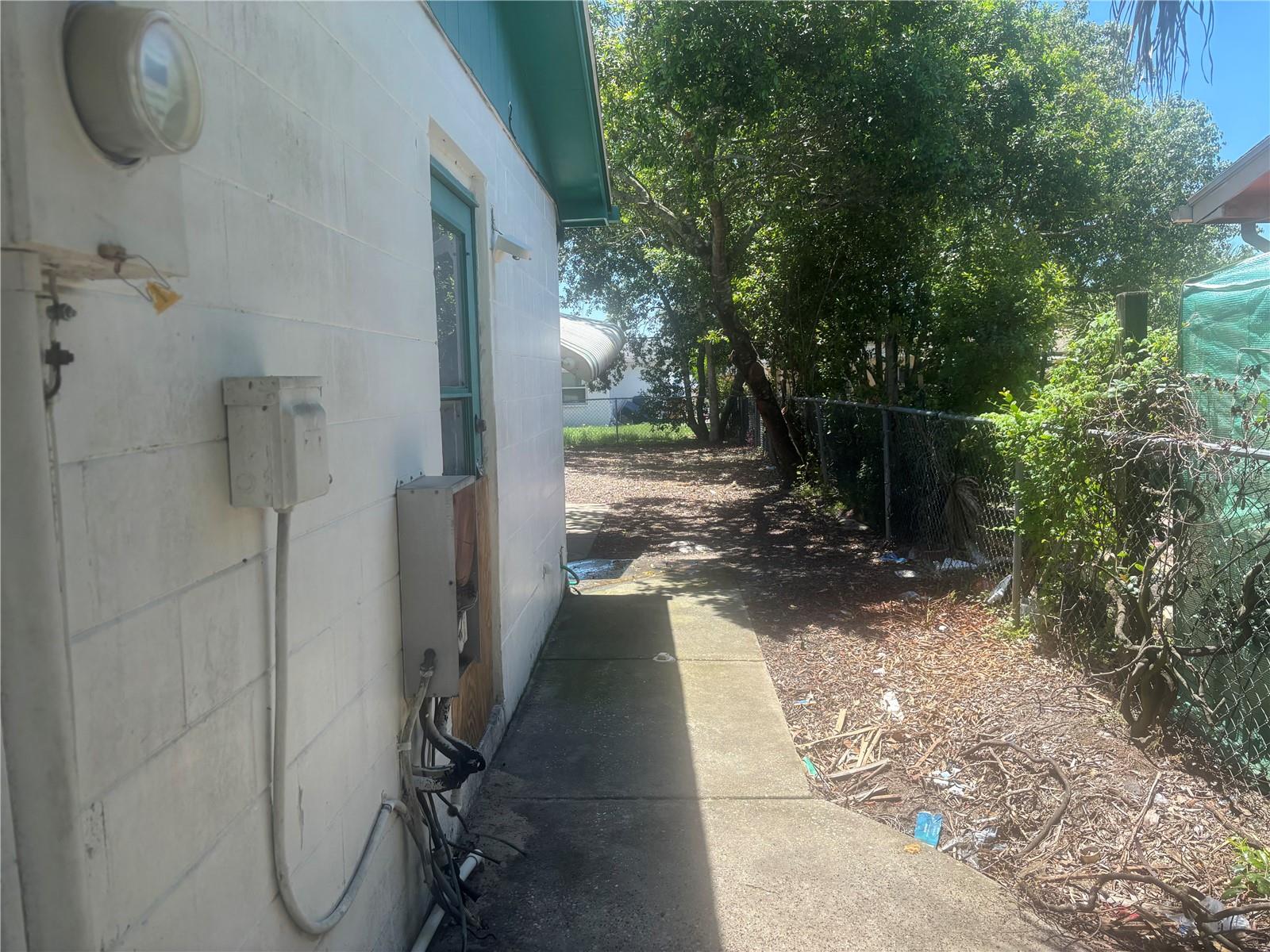 8648 FOX HOLLOW DRIVE
