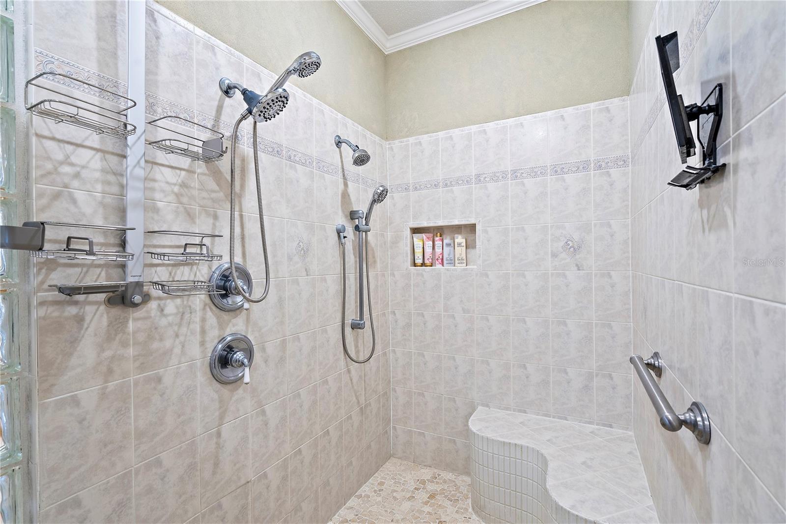 ANGLERS WHARF TWNHMS - Residential