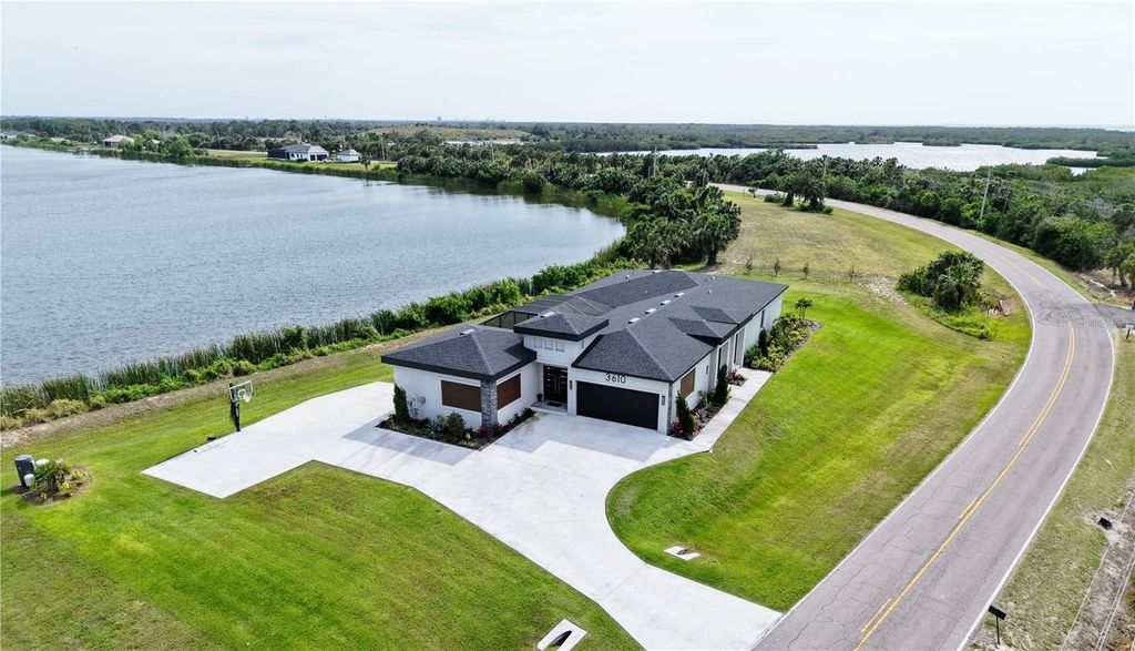 Photo of 3610 Gulf City Road, Ruskin, FL 33570 (MLS # TB8371975)