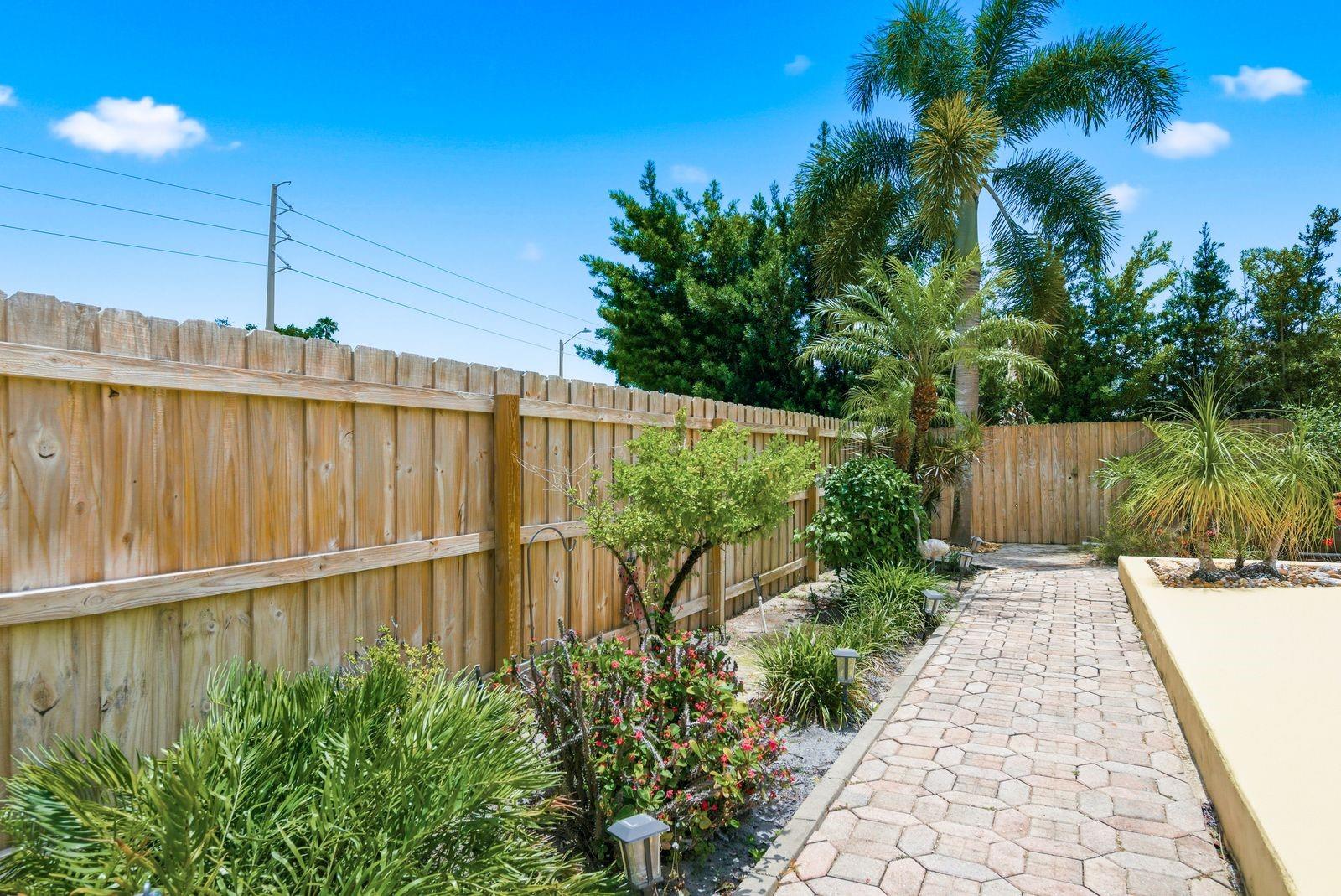 PIPERS MEADOW - Residential