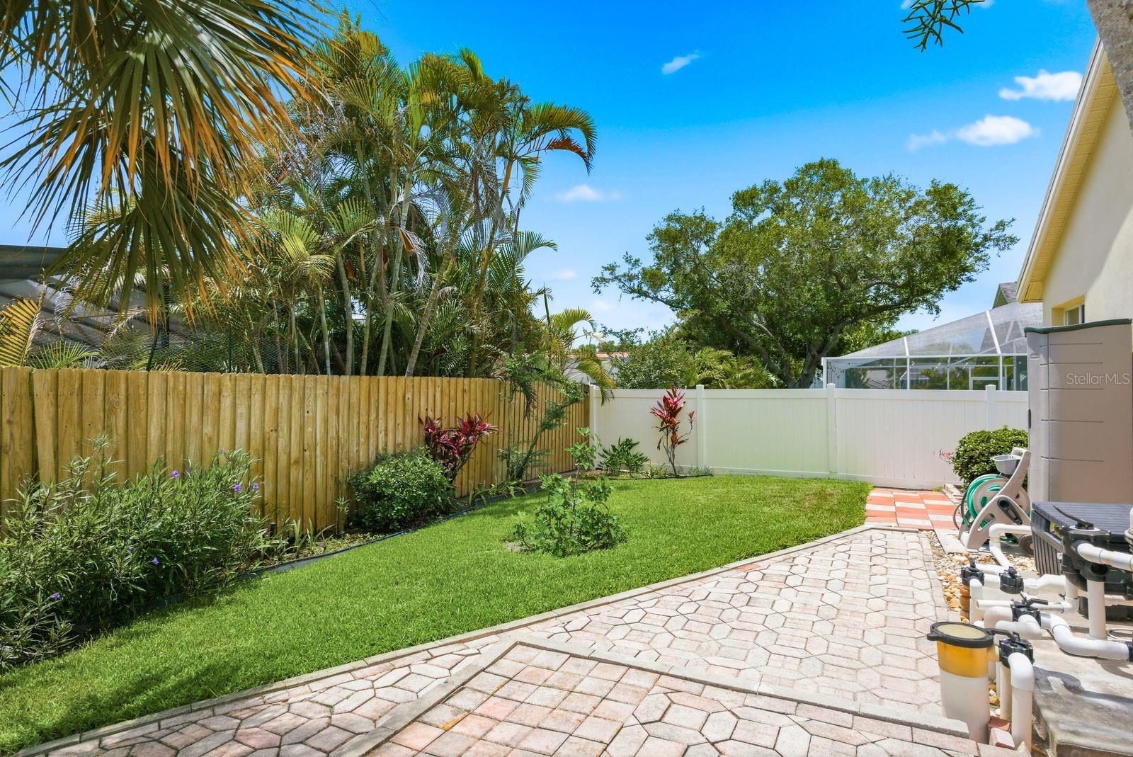 PIPERS MEADOW - Residential