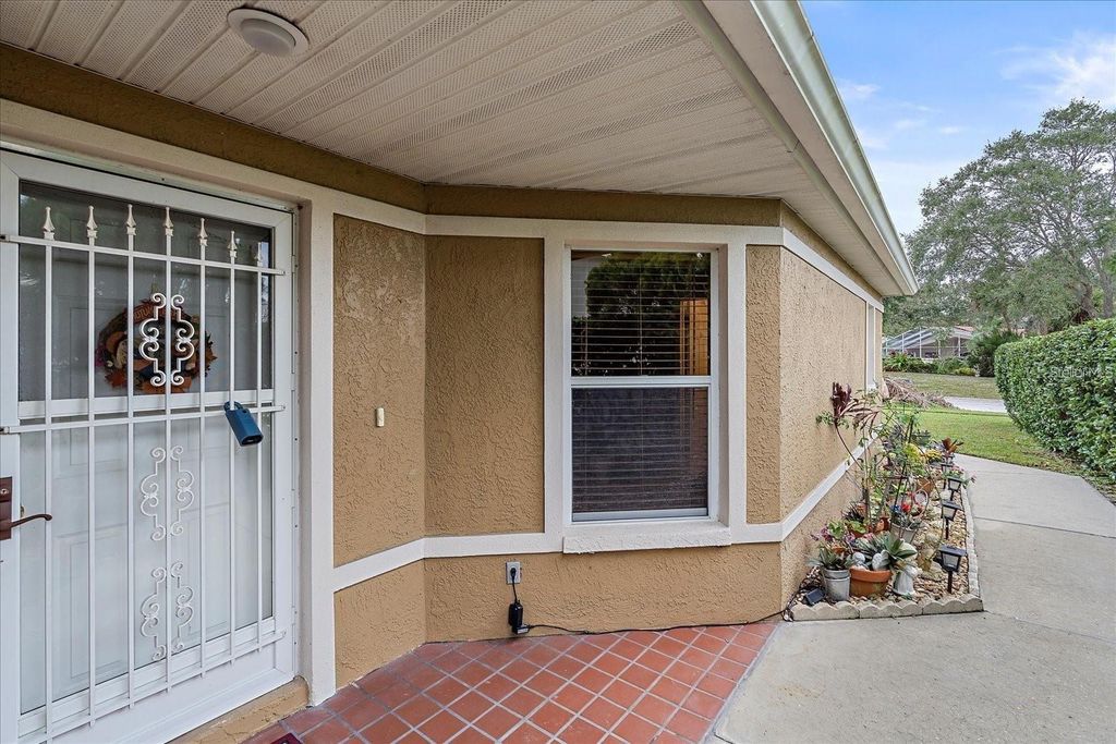 Photo of 5508 Gardens Drive, Sarasota, FL 34243 (MLS # A4676433)