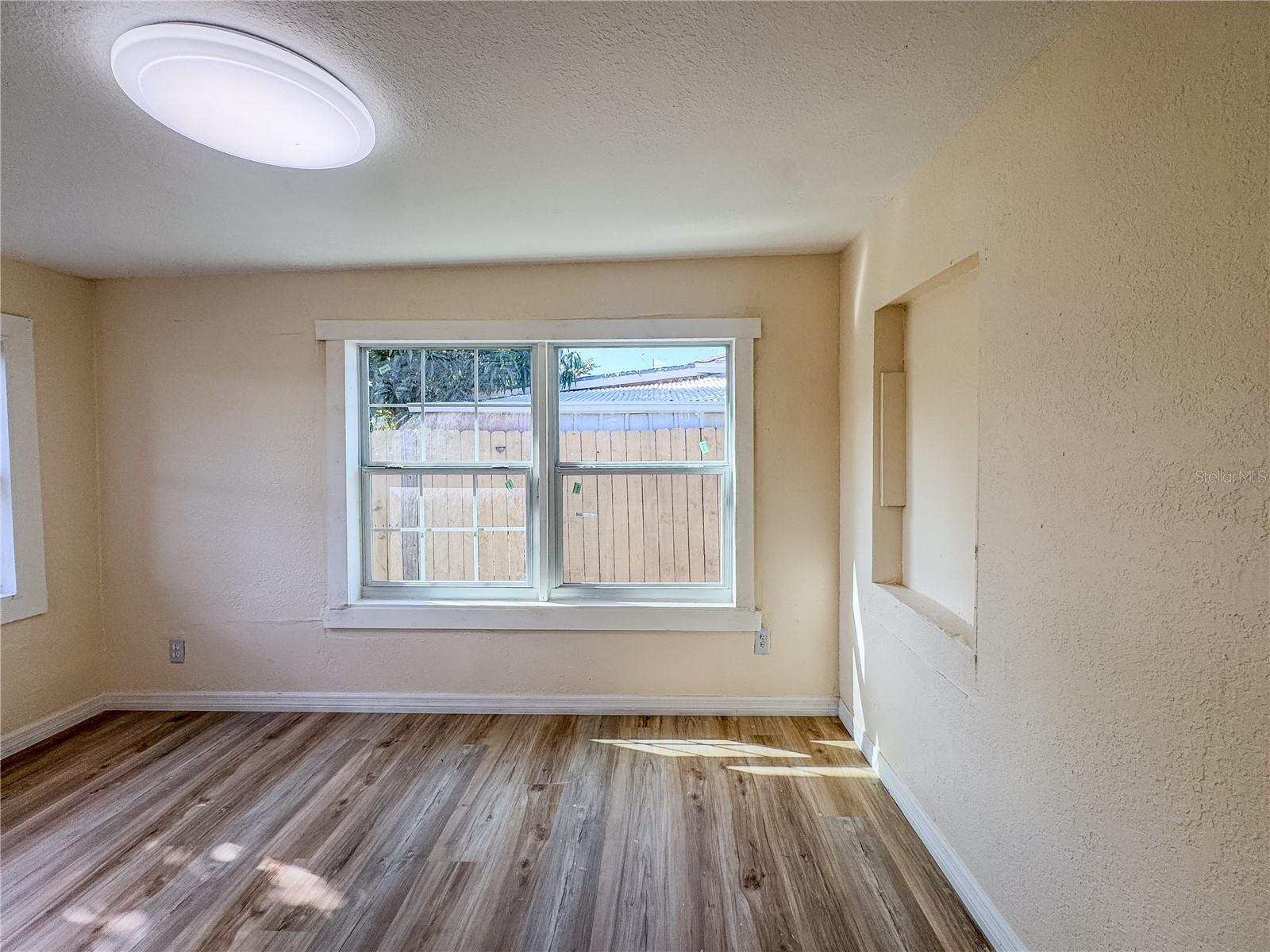 EDGEWATER PARK - Residential