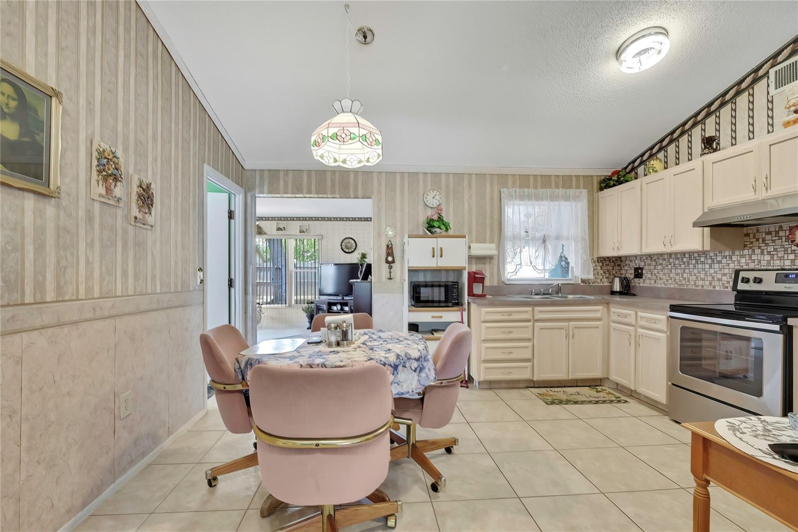 SEVEN SPGS HOMES - Residential