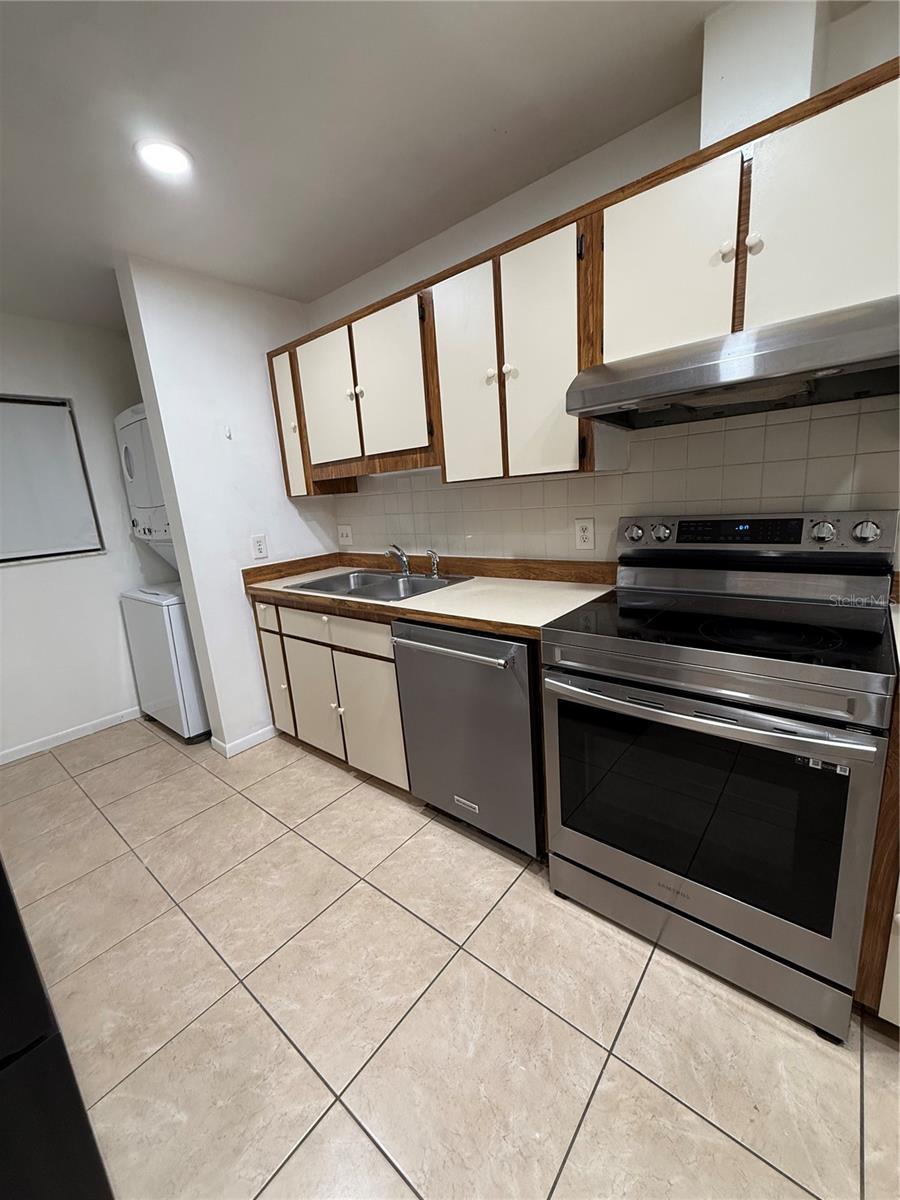 PADDOCK OAKS - Residential Lease