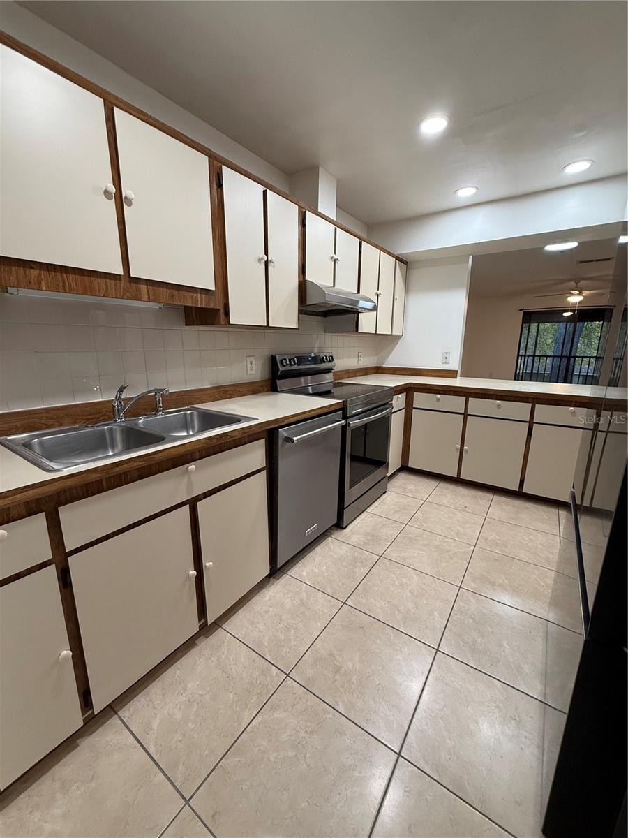 PADDOCK OAKS - Residential Lease