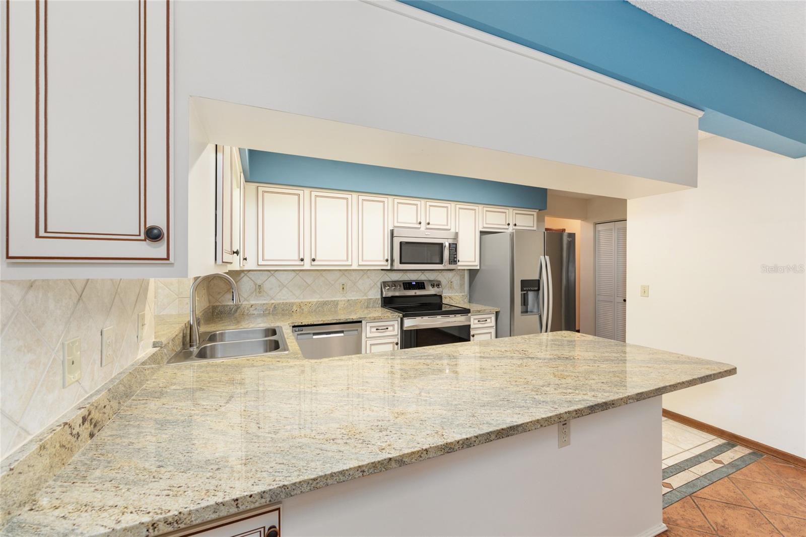 ON TOP OF THE WORLD - Residential