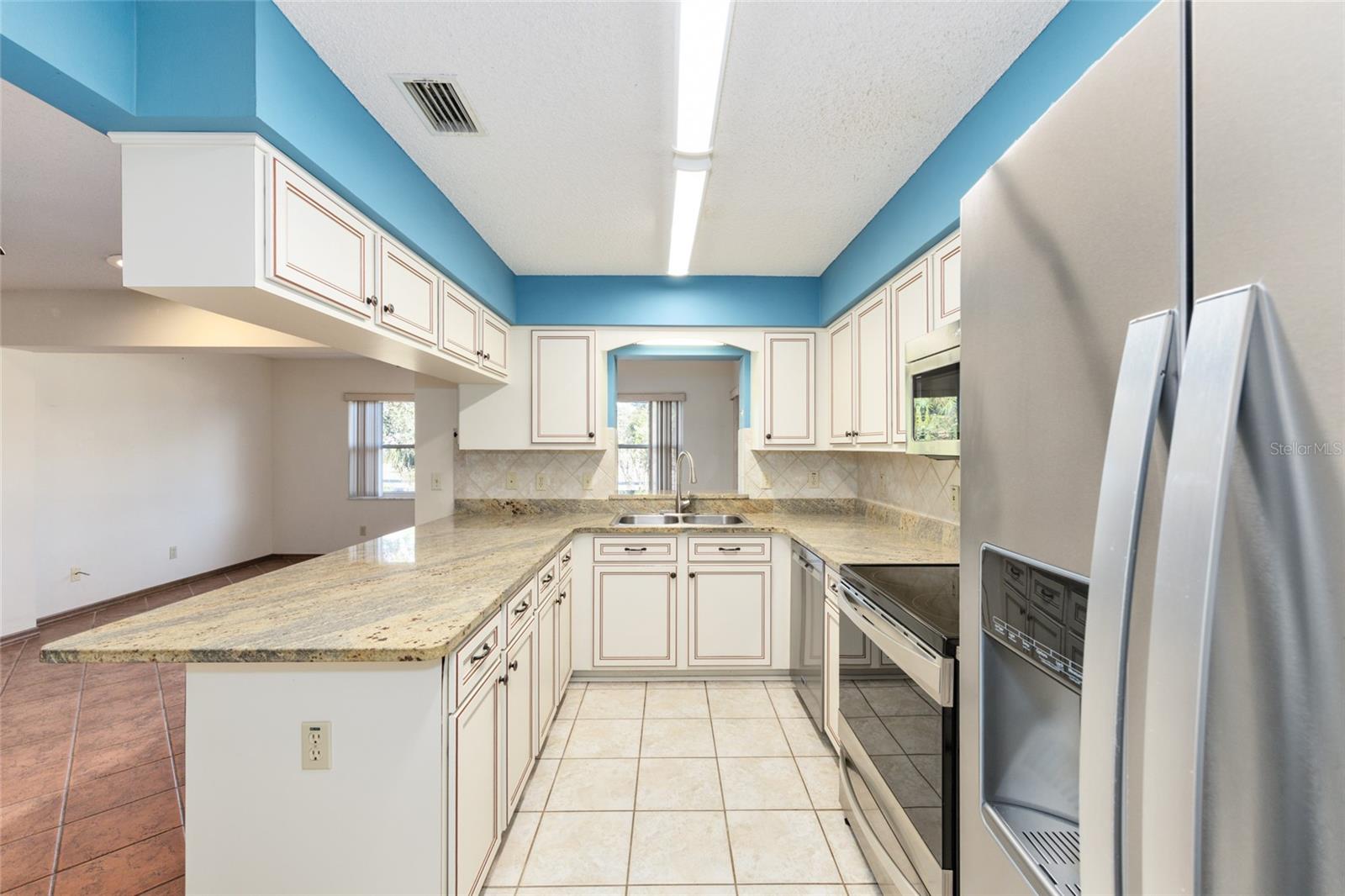 ON TOP OF THE WORLD - Residential