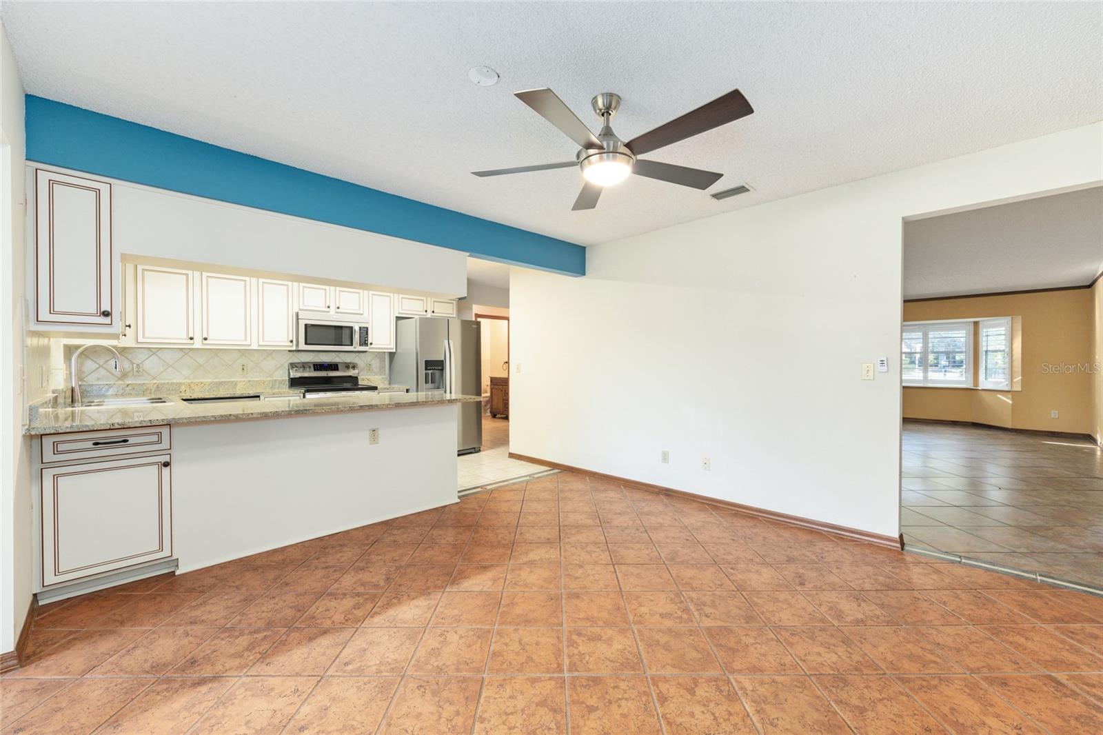 ON TOP OF THE WORLD - Residential