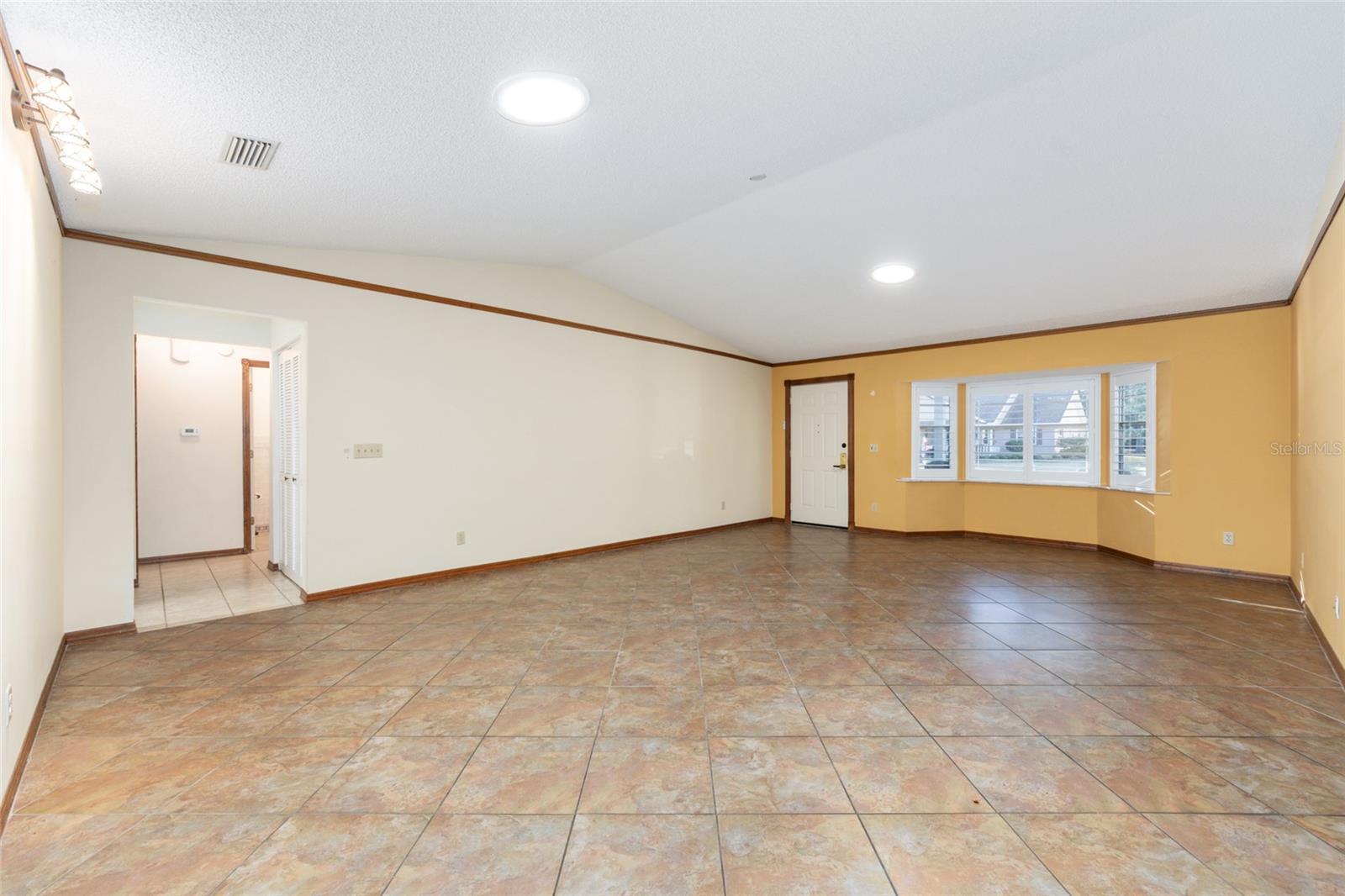 ON TOP OF THE WORLD - Residential