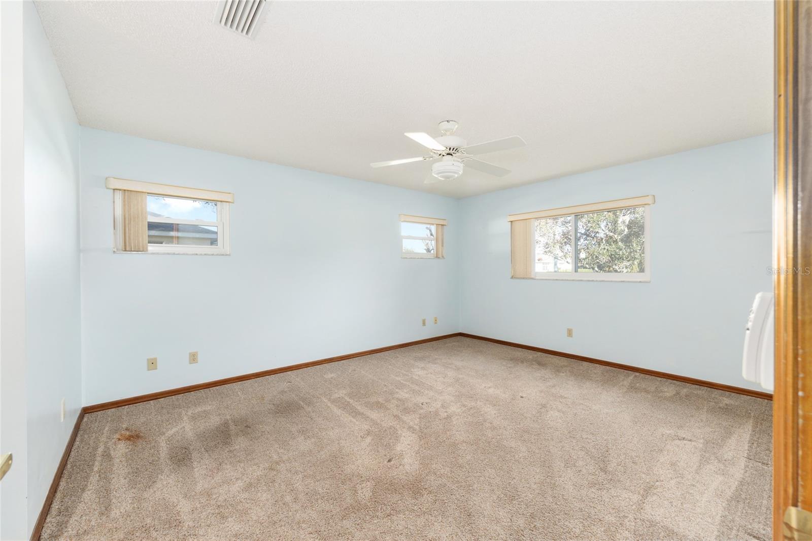 ON TOP OF THE WORLD - Residential