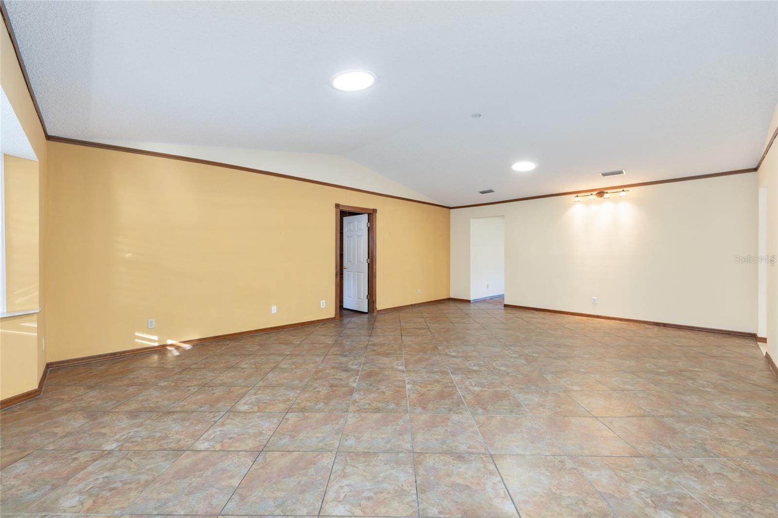 ON TOP OF THE WORLD - Residential