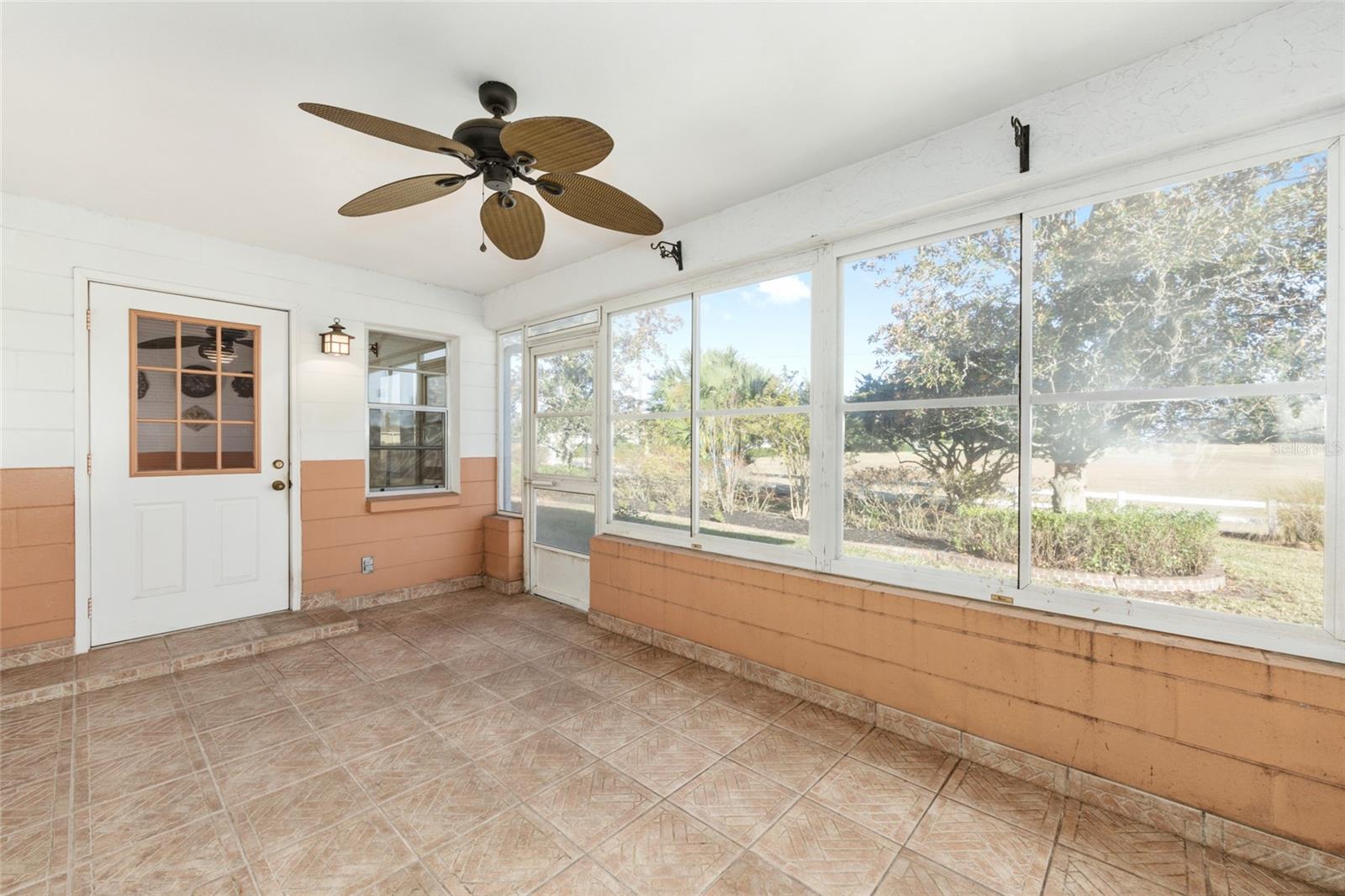 ON TOP OF THE WORLD - Residential