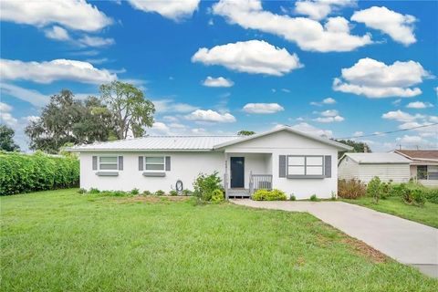 Photo of 404 Longfellow Boulevard, Lakeland, FL 33801 (MLS # L4960124)