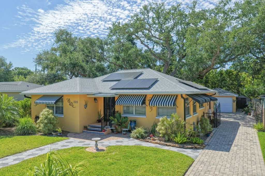 Photo of 225 Garden Circle S, Dunedin, FL 34698 (MLS # TB8504887)