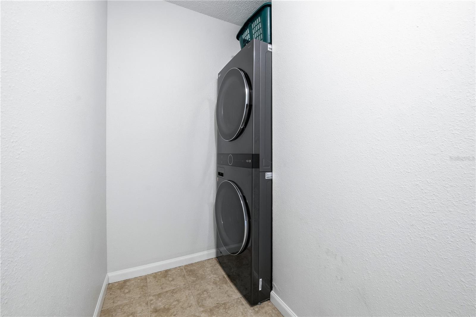 BAY POINT CORR OF - Residential