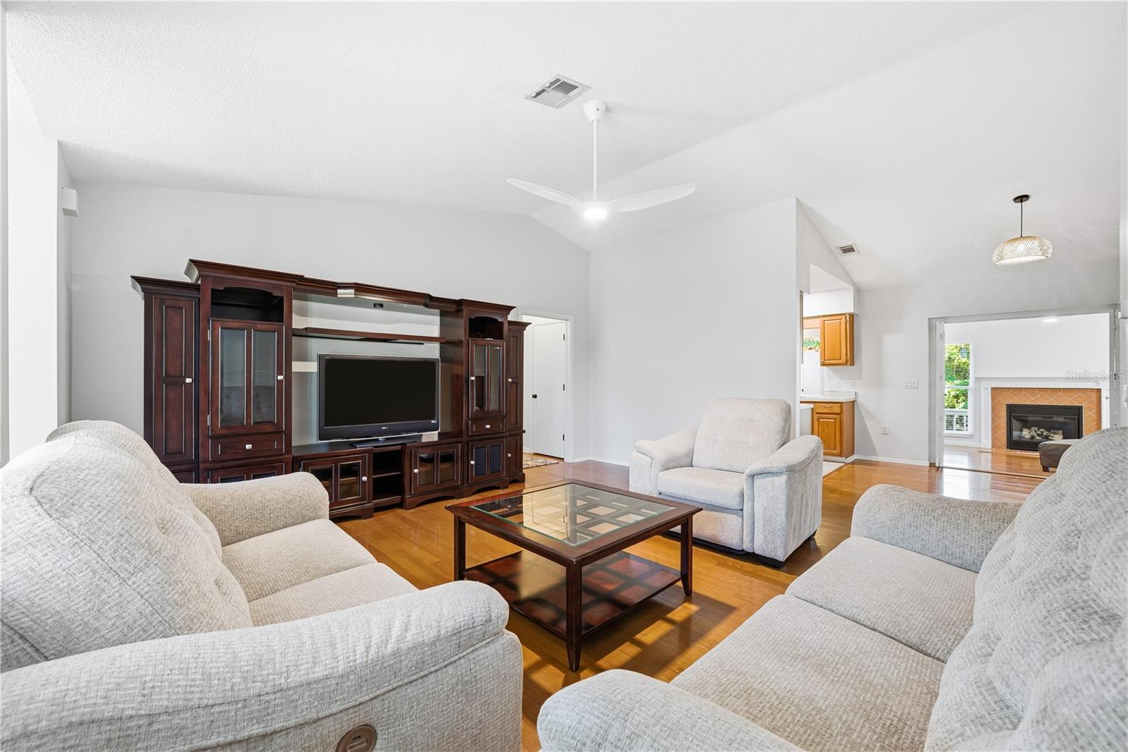 BAY POINT CORR OF - Residential