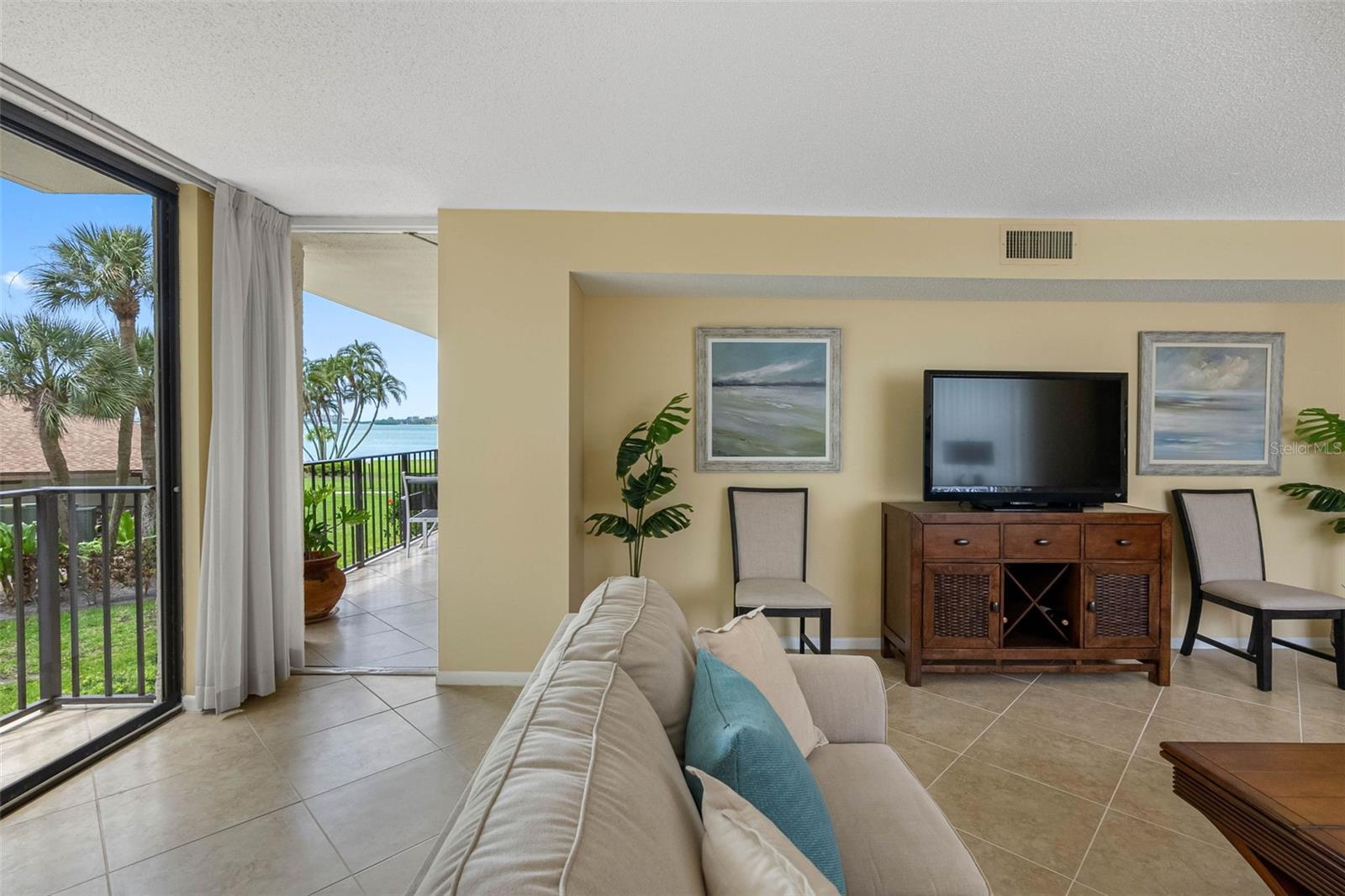 100 OAKMONT LANE 203