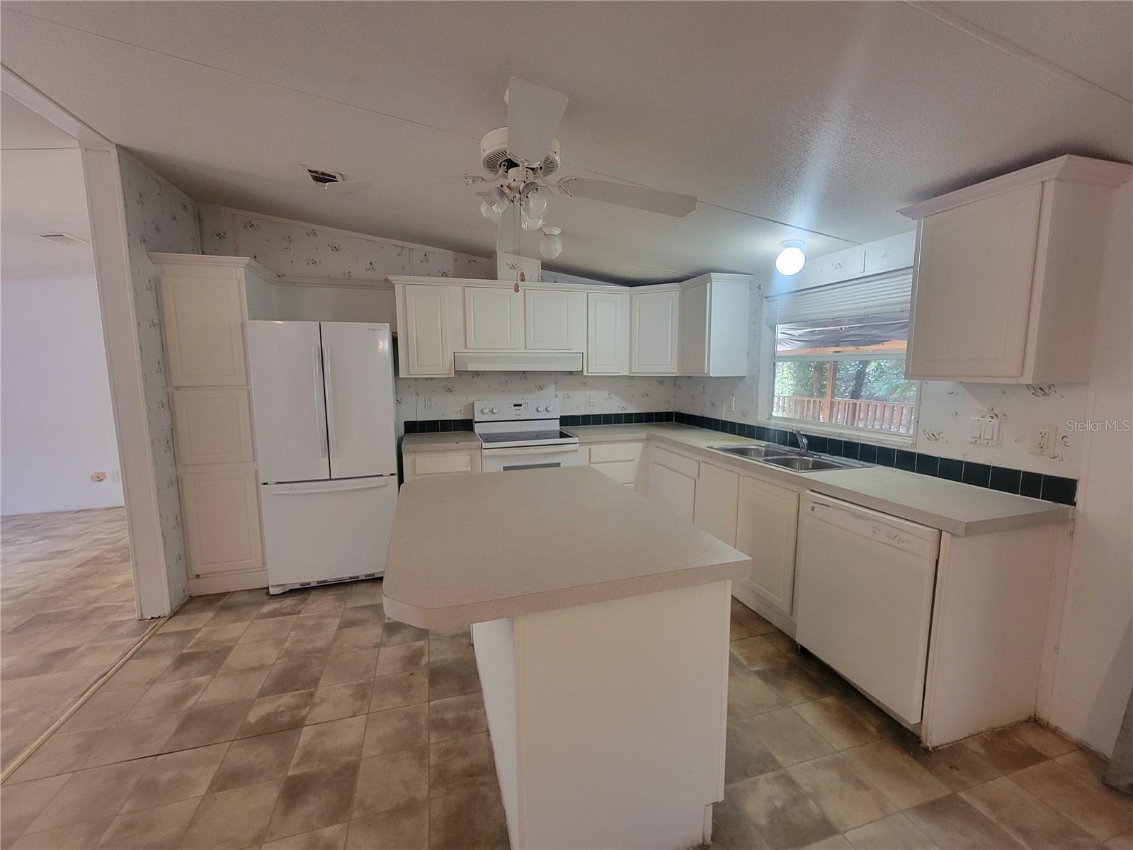 LAKE TROPICANA RANCHETTES - Residential