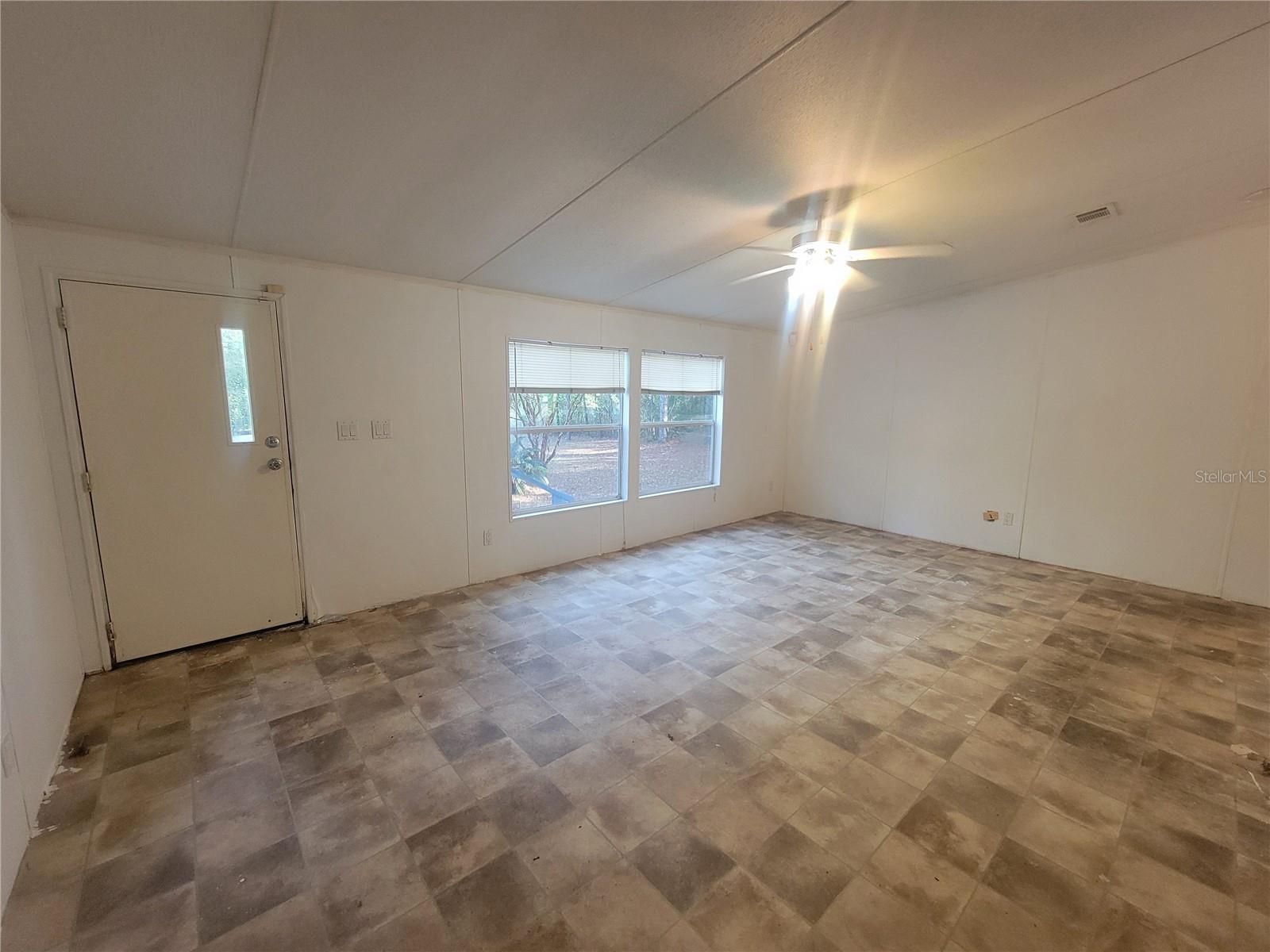 LAKE TROPICANA RANCHETTES - Residential