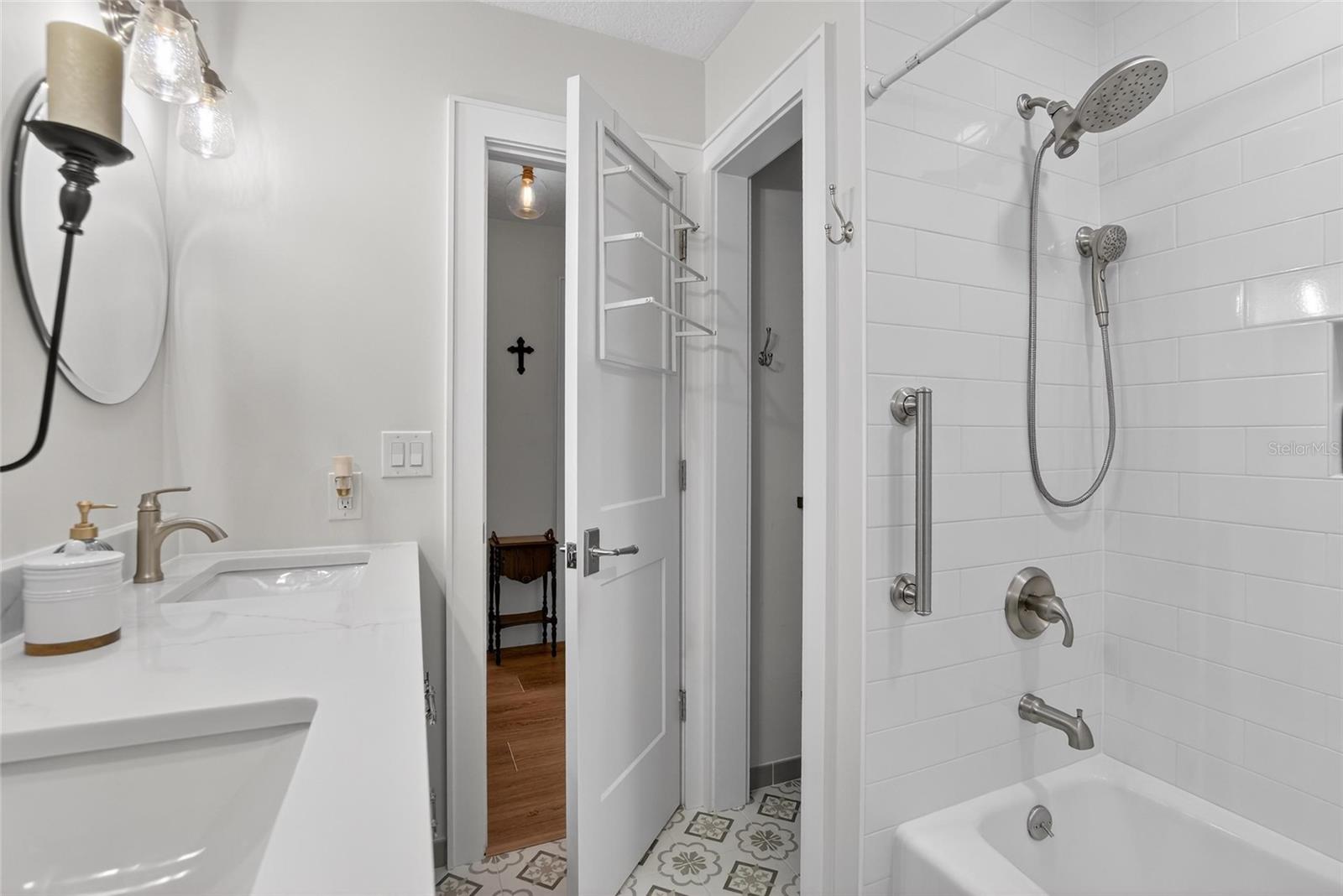 LAKE ELLEN - Residential