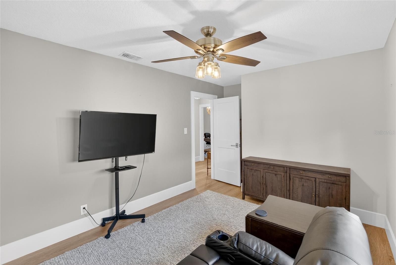 LAKE ELLEN - Residential