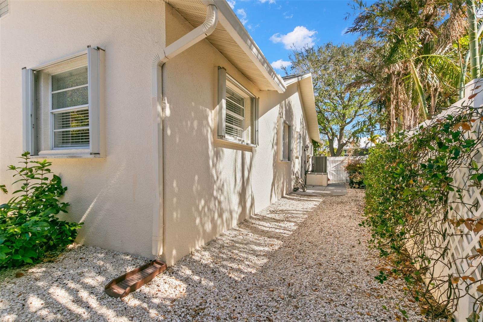 TIERRA VERDE - Residential