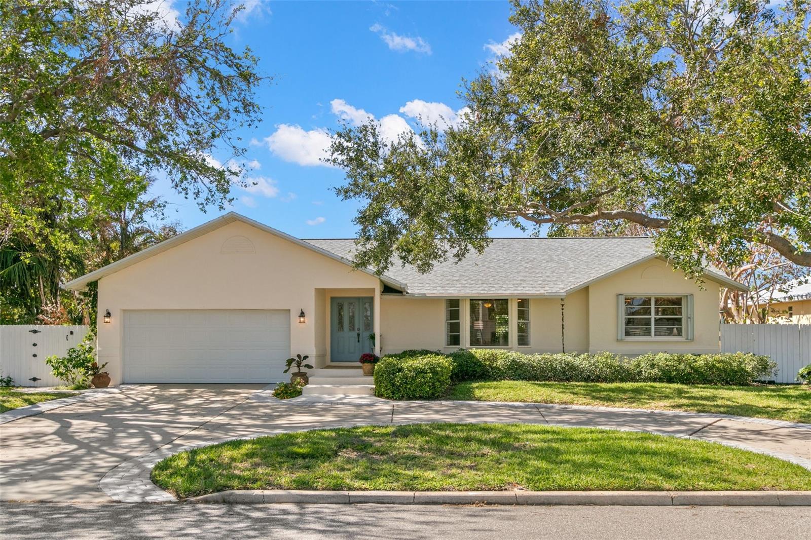 TIERRA VERDE - Residential