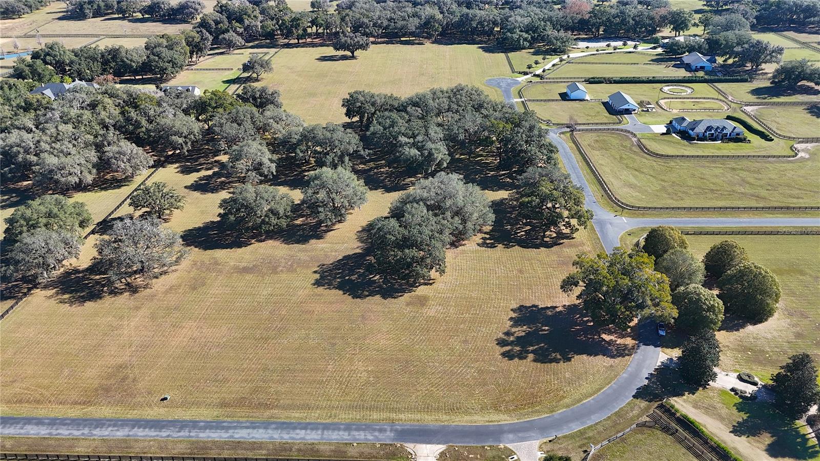 EQUINE ESTATE - Land