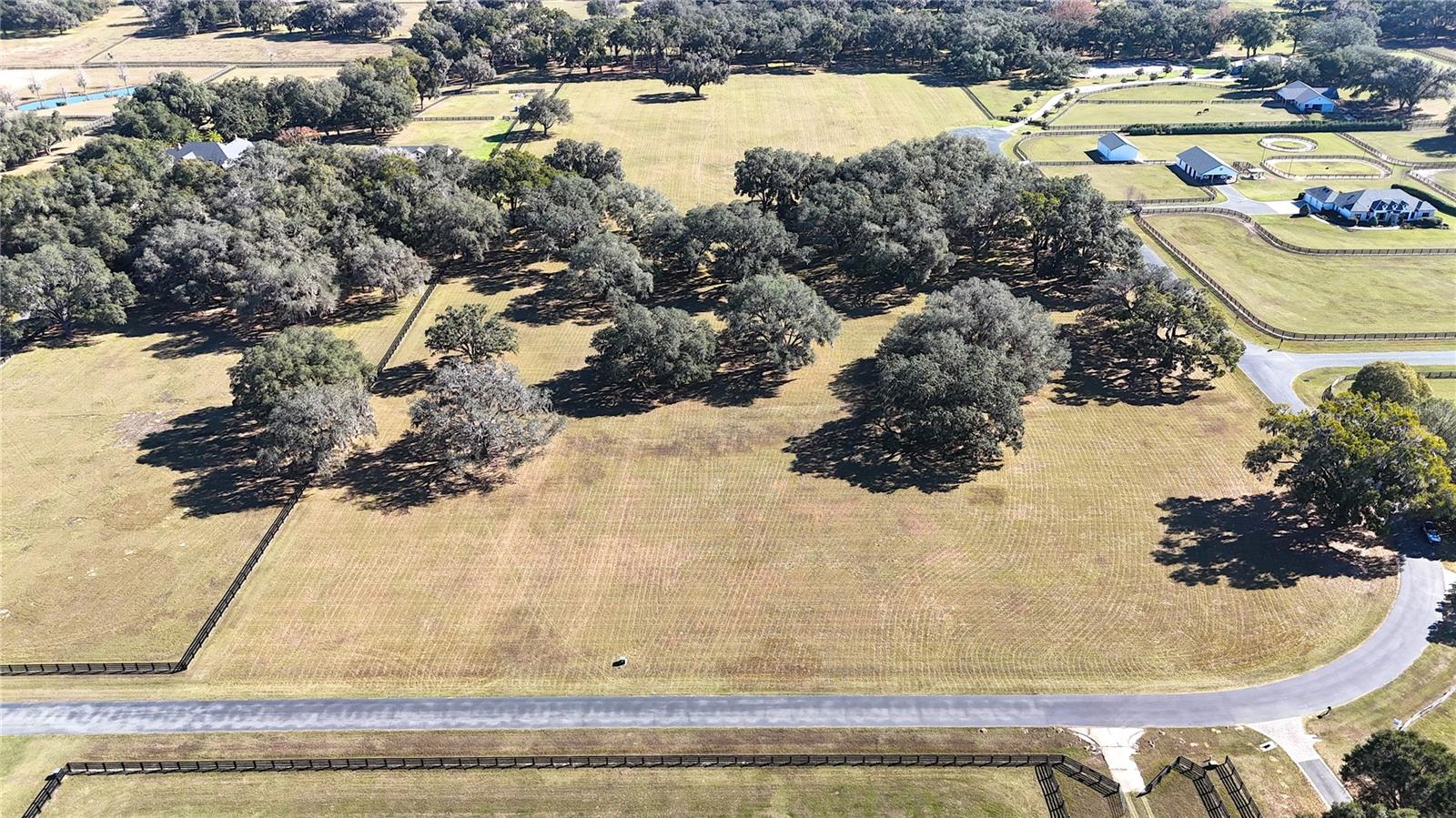 EQUINE ESTATE - Land