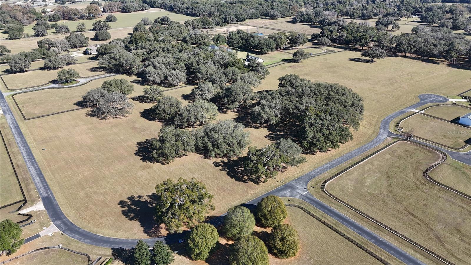 EQUINE ESTATE - Land