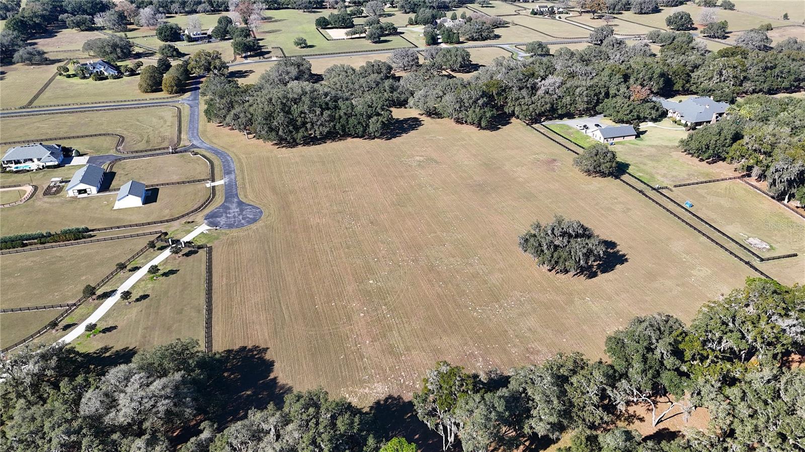 EQUINE ESTATE - Land