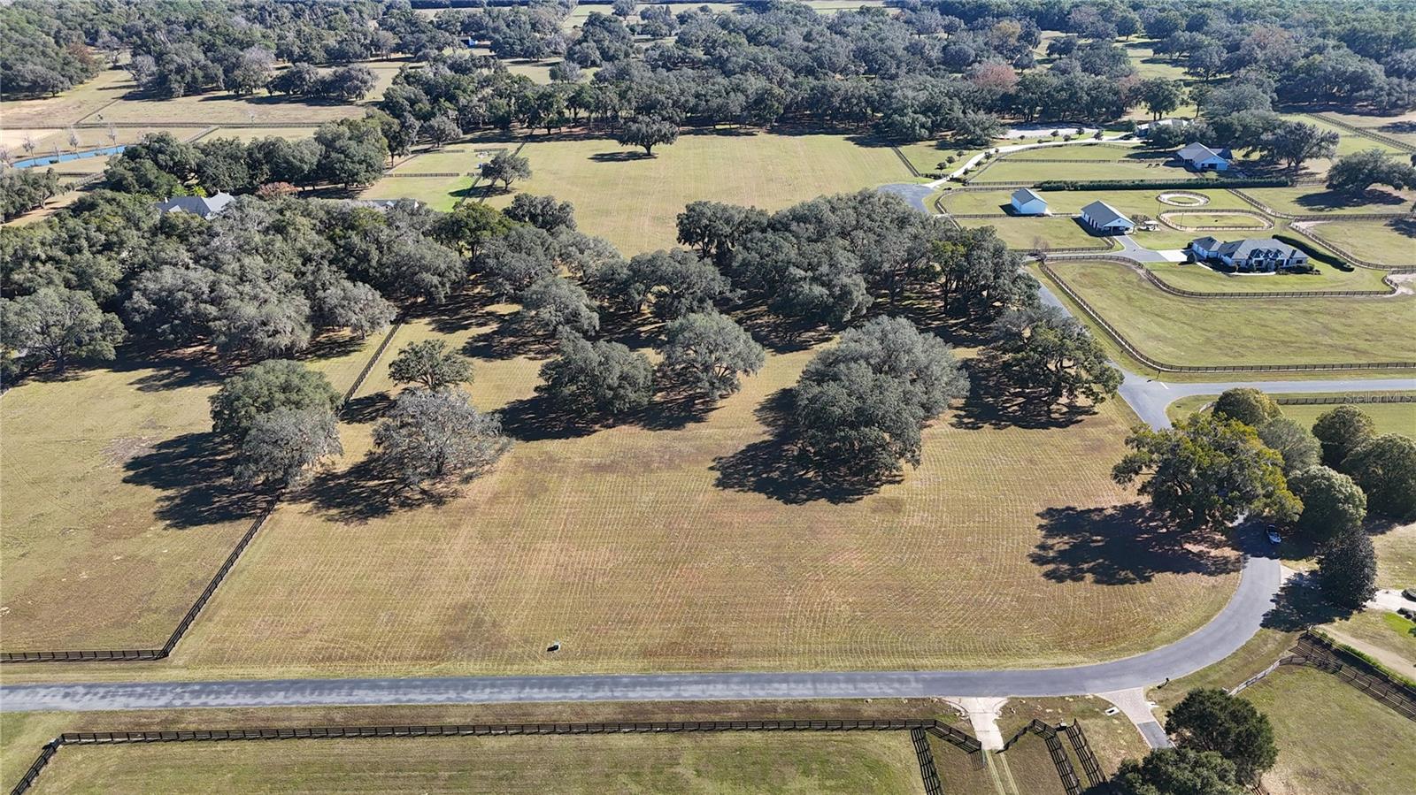 EQUINE ESTATE - Land