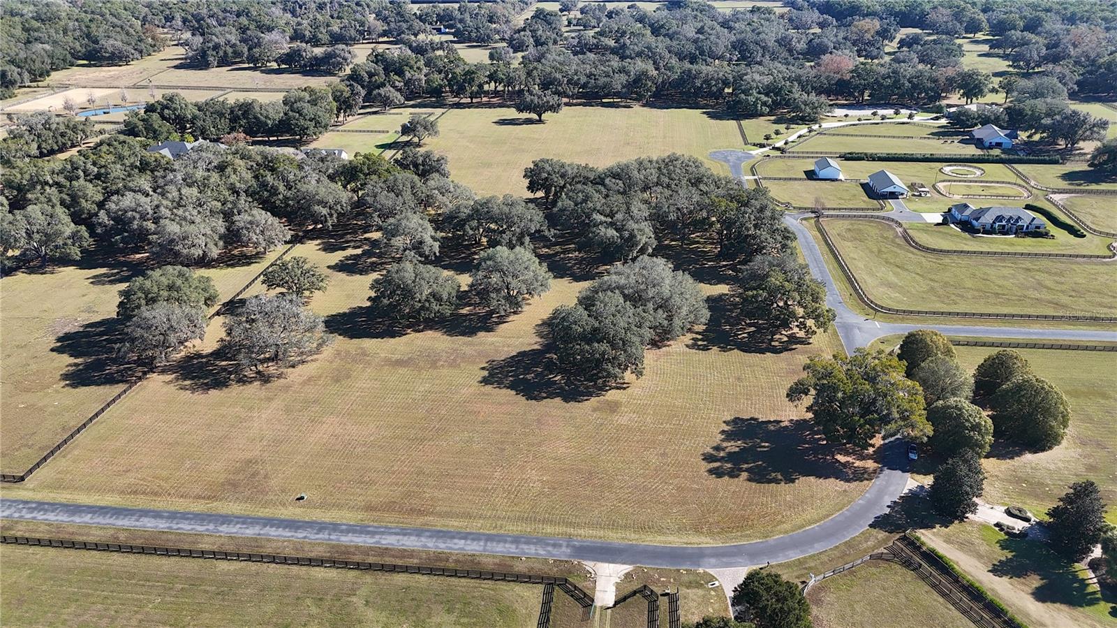 EQUINE ESTATE - Land