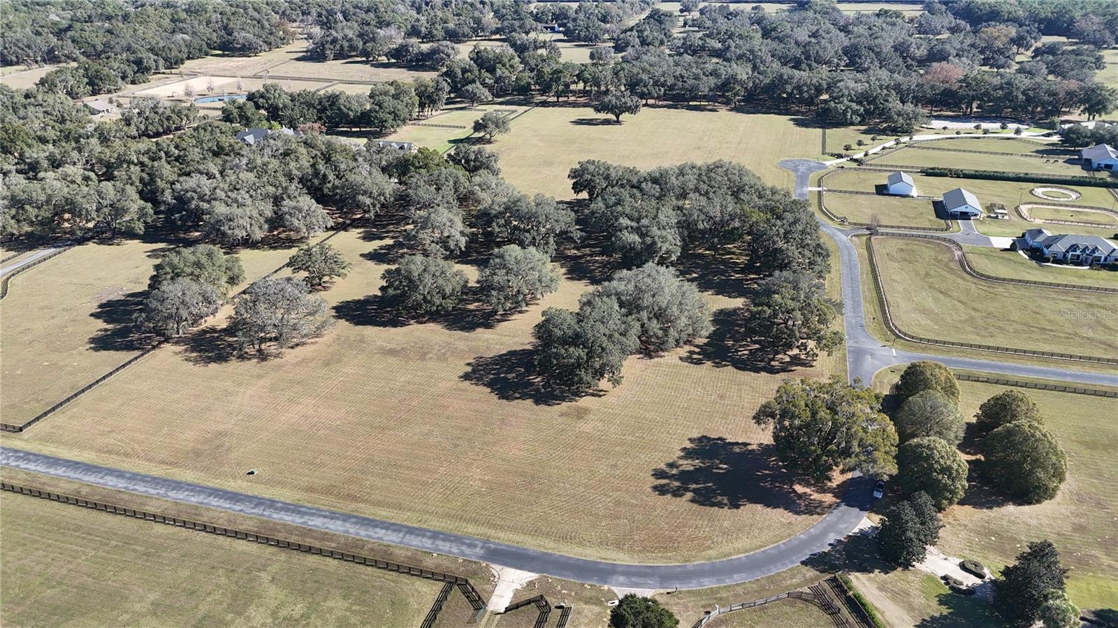 EQUINE ESTATE - Land