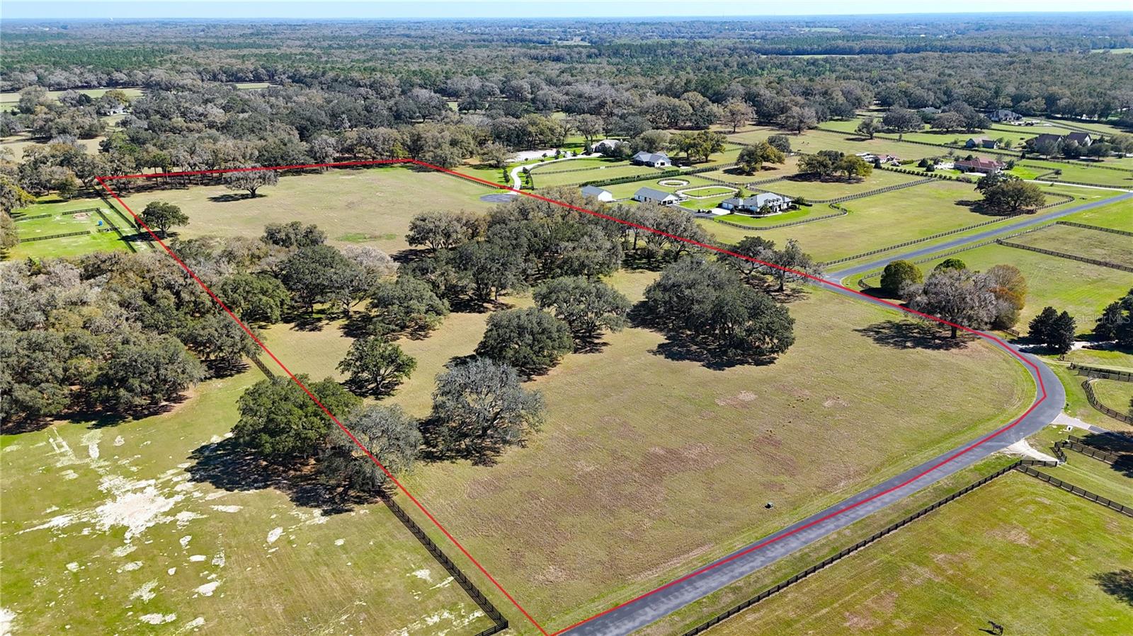 EQUINE ESTATE - Land