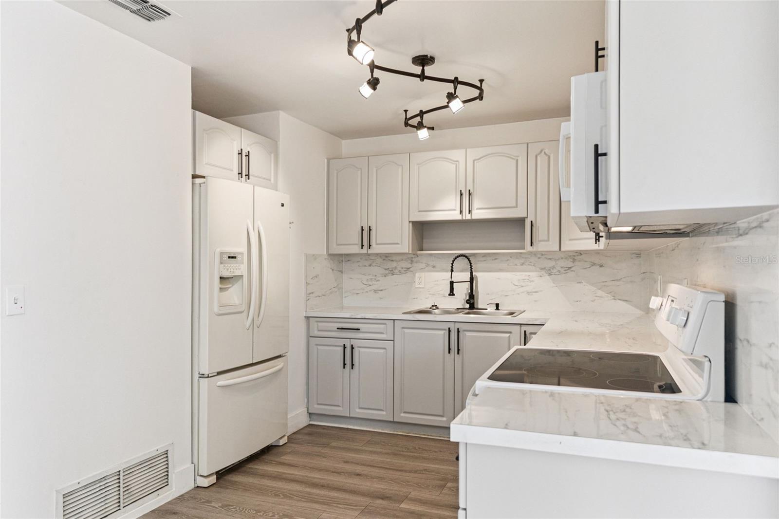 DONALD HEIGHTS SEC 01-03 - Residential