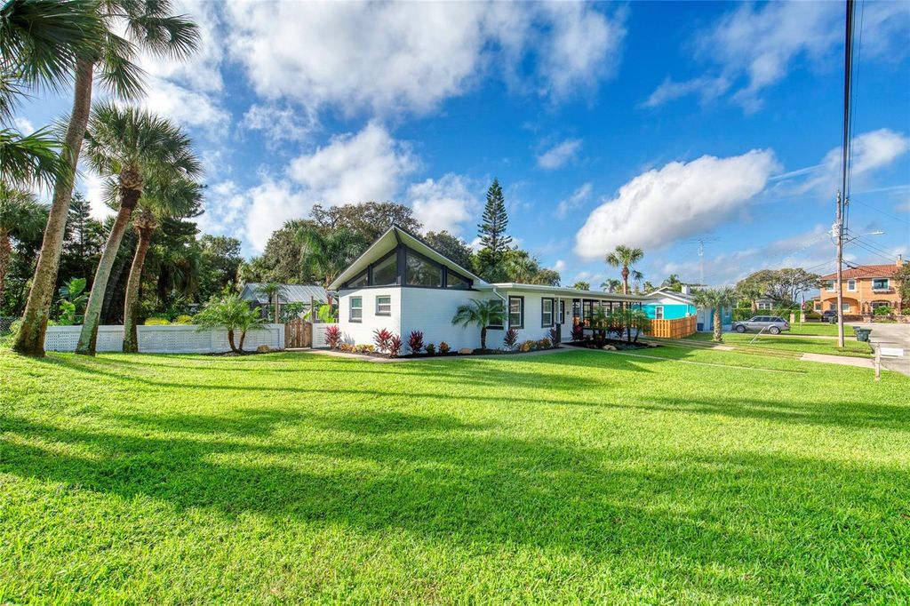 Photo of 14 Sunset Terrace, Daytona Beach, FL 32118 (MLS # V4945599)